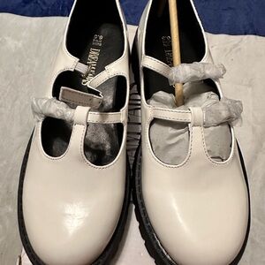 ✨ DREAM PAIRS White Mary Jane Platform Shoes – Size 6.5 (US) ✨